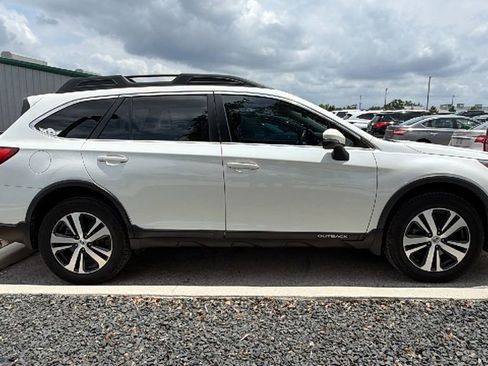 Used 2018 Subaru Outback 3.6R Limited AWD/4WD image 3