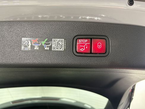 Used 2025 Mercedes-Benz GLC 350e 4MATIC w/ Driver Assistance Package image 33