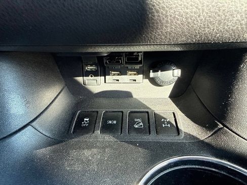 Used 2019 Toyota Highlander SE AWD/4WD image 26