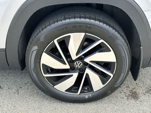 Used 2024 Volkswagen Atlas SE AWD/4WD image 5