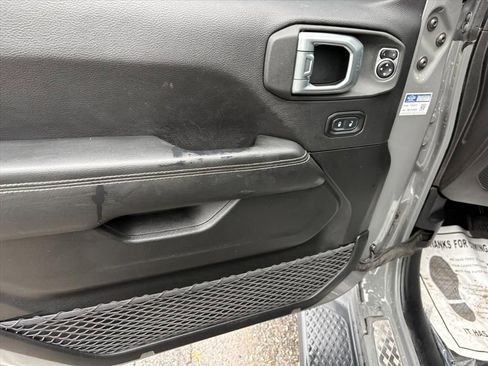 Used 2020 Jeep Gladiator Overland AWD/4WD image 19