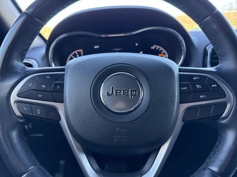 Used 2022 Jeep Grand Cherokee Laredo X image 24