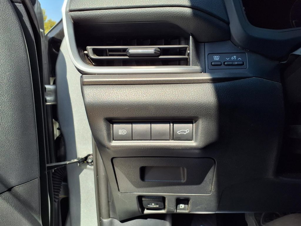Used 2025 Toyota Grand Highlander AWD image 13