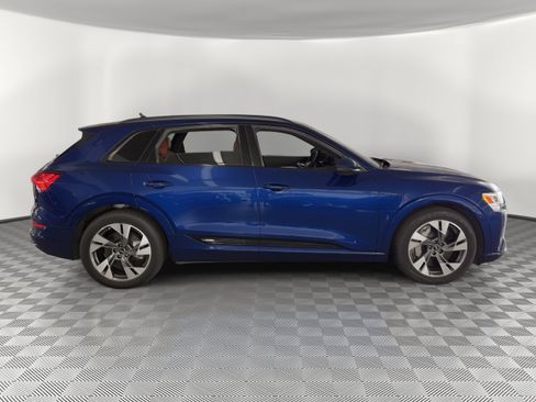 Used 2022 Audi e-tron Premium w/ Convenience Plus Package AWD/4WD image 8