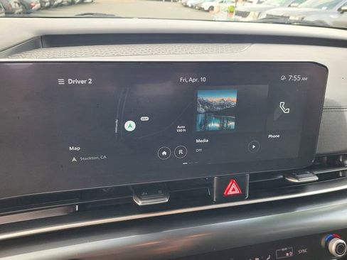 Used 2025 Kia Carnival LX image 12