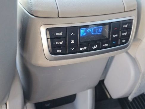 Used 2017 Toyota Highlander Limited Platinum FWD image 19