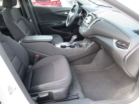 Used 2025 Chevrolet Malibu LT FWD image 11