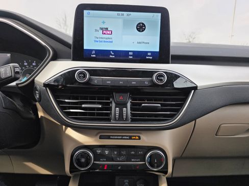 Used 2022 Ford Escape SE w/ Cold Weather Package image 10