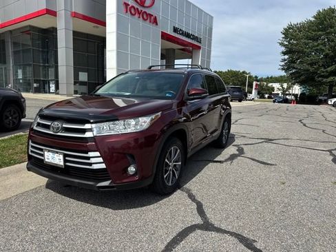 Used 2019 Toyota Highlander XLE AWD/4WD image 2