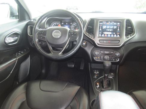 Used 2019 Jeep Cherokee Trailhawk w/ Comfort/Convenience Group AWD/4WD image 14