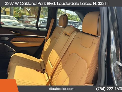Used 2022 Jeep Grand Cherokee Summit w/ Luxury Tech Group V AWD/4WD image 34
