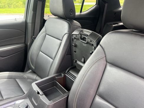 Used 2023 Chevrolet Traverse LT w/ LT Premium Package AWD/4WD image 19