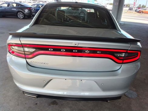 Used 2019 Dodge Charger SXT RWD image 6