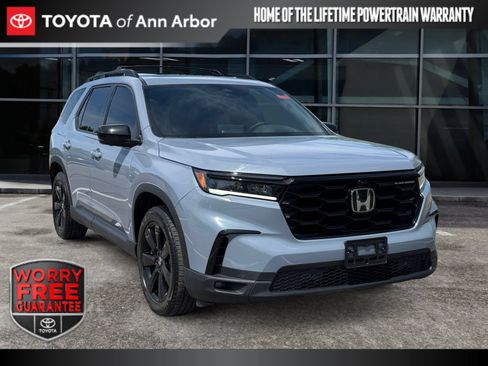 Used 2025 Honda Pilot Black Edition image 1