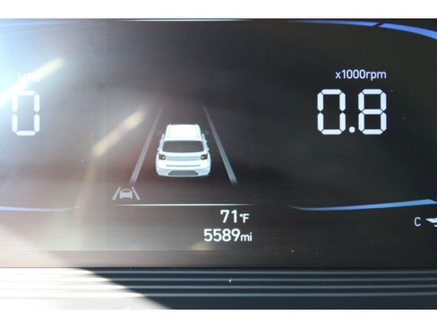 Used 2024 Hyundai Venue Limited image 19