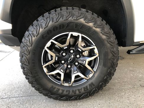 Used 2023 Chevrolet Colorado ZR2 w/ ZR2 Convenience Package III AWD/4WD image 4