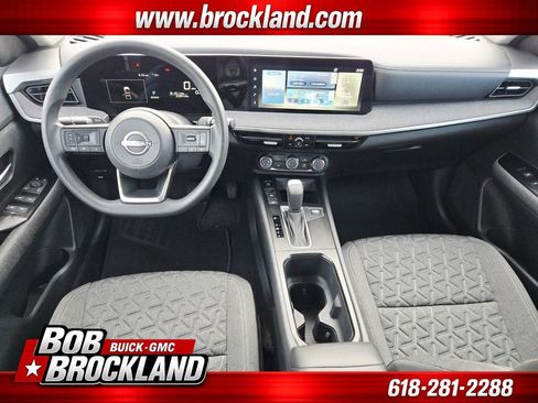 Used 2025 Nissan Kicks SV w/ Charging Package FWD image 9