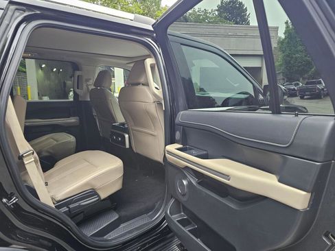 Used 2024 Ford Expedition Limited AWD/4WD image 14