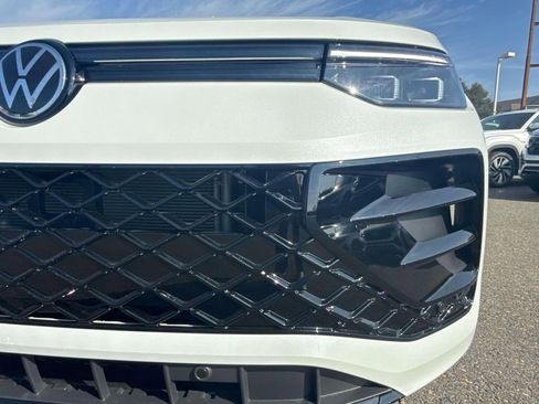 New 2026 Volkswagen Tiguan SE R-Line image 7