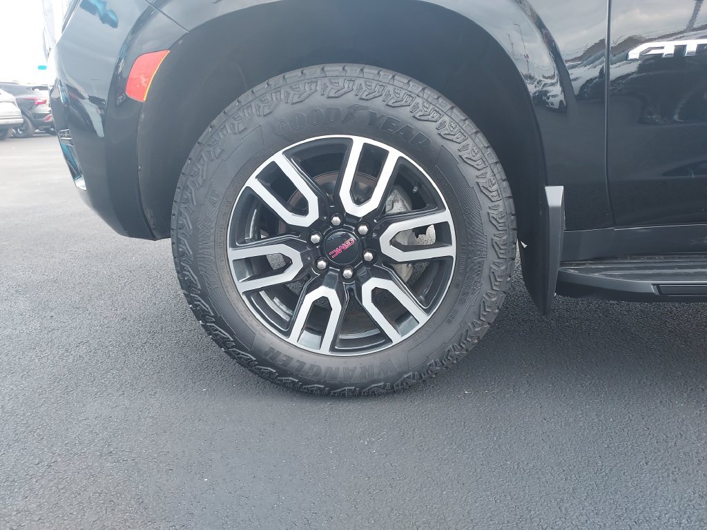 Used 2024 GMC Yukon AT4 w/ Technology Package AWD/4WD image 10