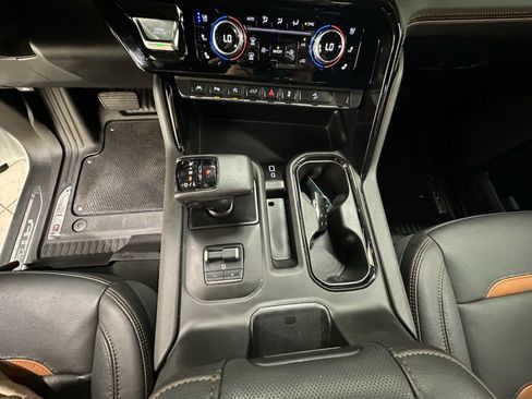 Certified 2025 GMC Sierra 1500 AT4 AWD/4WD image 32