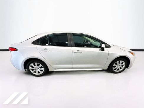 Used 2021 Toyota Corolla LE FWD image 4