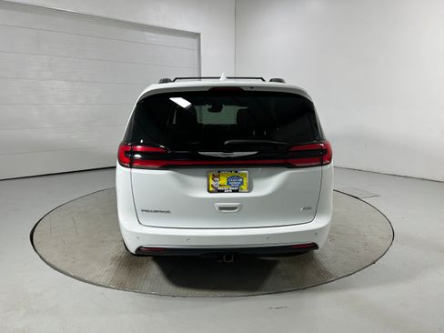 Used 2021 Chrysler Pacifica Pinnacle AWD/4WD image 36