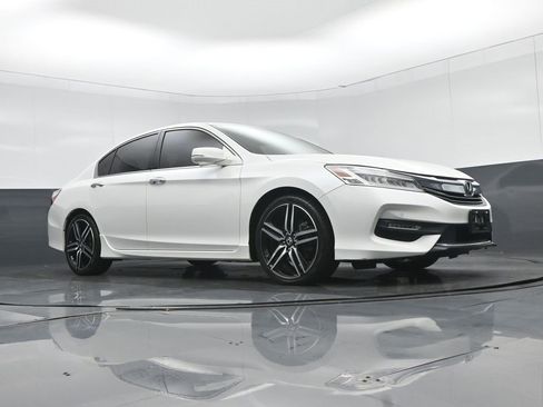 Used 2017 Honda Accord Touring image 57