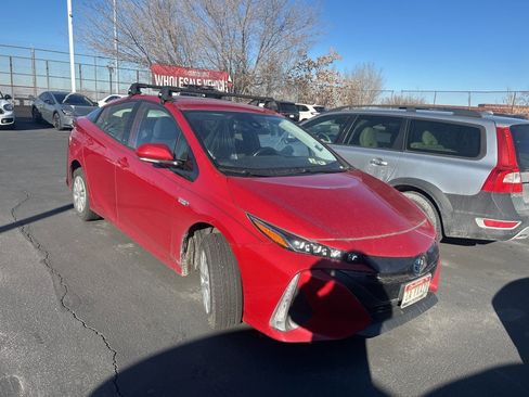 Used 2020 Toyota Prius Prime LE image 2