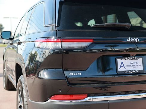 New 2025 Jeep Grand Cherokee Limited image 9