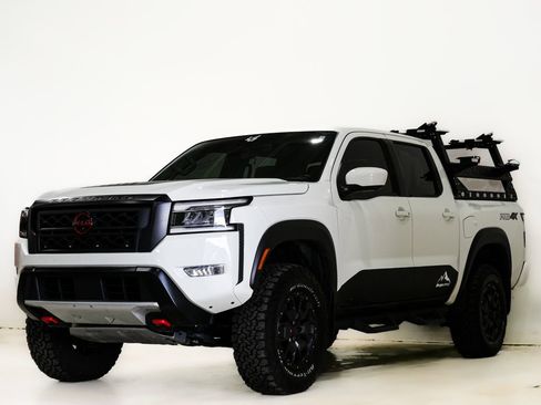 Used 2022 Nissan Frontier PRO-4X w/ Pro-4X Premium Package image 3