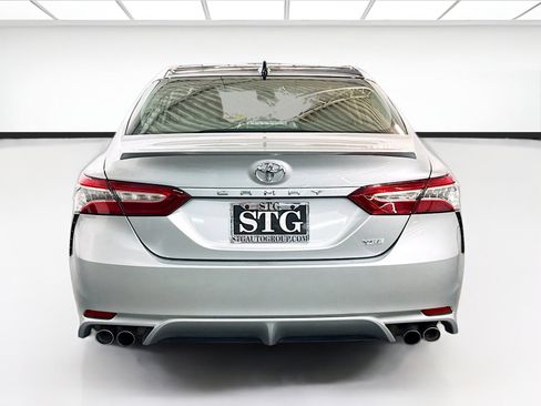 Used 2020 Toyota Camry XSE image 5
