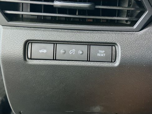 Used 2025 Nissan Altima 2.5 SV image 16