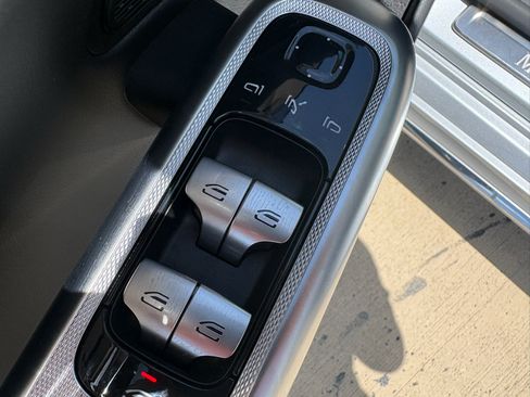 Used 2025 Mercedes-Benz E 350 Sedan image 12