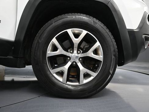 Used 2015 Jeep Cherokee Trailhawk AWD/4WD image 15