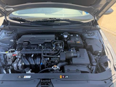 Used 2024 Hyundai Elantra SEL FWD image 26