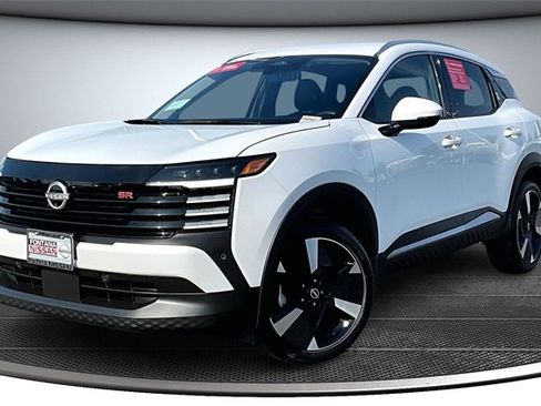 Certified 2025 Nissan Kicks SR image 3