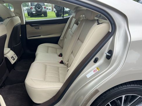Used 2017 Lexus ES 350 w/ Luxury Package FWD image 24