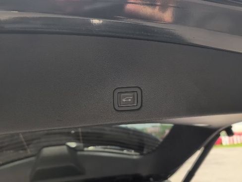 Used 2022 Cadillac XT6 Premium Luxury AWD/4WD image 16
