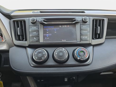 Used 2016 Toyota RAV4 LE image 19