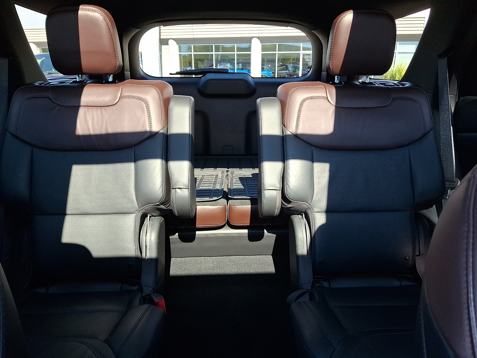 Certified 2023 Ford Explorer Platinum w/ Technology Package AWD/4WD image 19