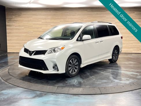 Used 2018 Toyota Sienna XLE w/ XLE Navigation Package image 5