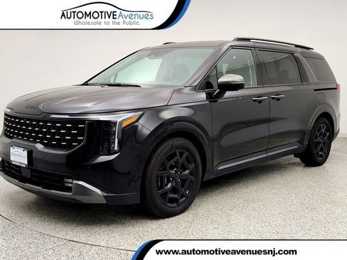 Used 2025 Kia Carnival SX Prestige image 1