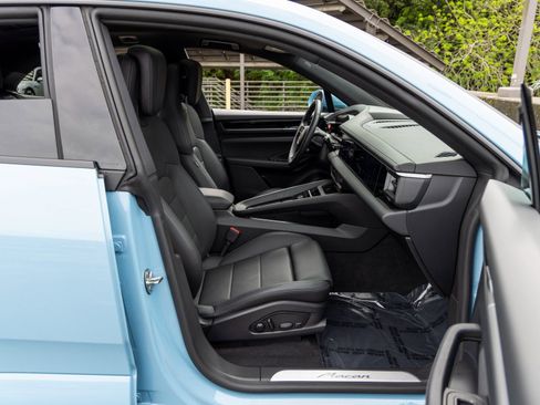 Certified 2025 Porsche Macan Electric image 55