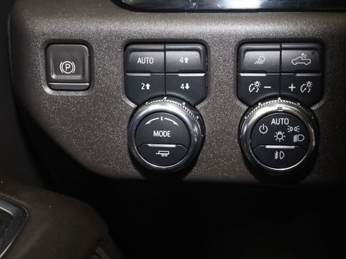 Used 2023 GMC Sierra 1500 SLT w/ SLT Convenience Package image 32