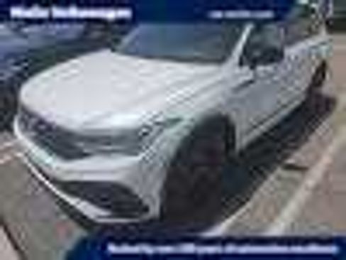 Used 2023 Volkswagen Tiguan SE R-Line FWD image 1