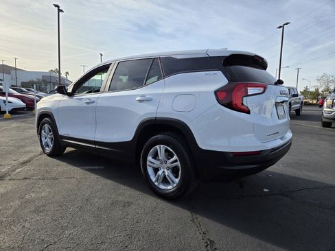 Used 2024 GMC Terrain SLE image 4