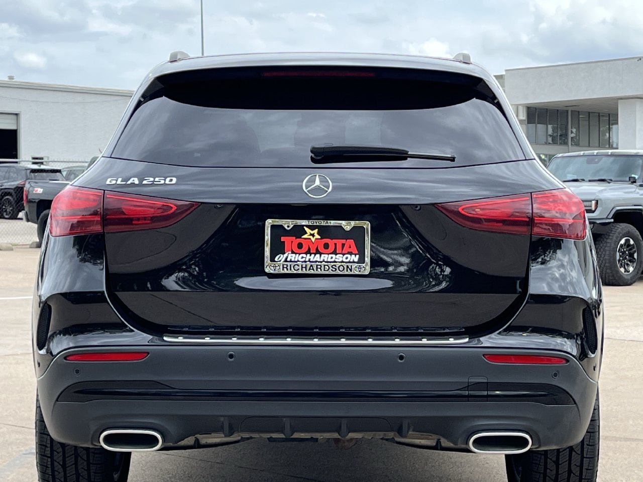 Used 2024 Mercedes-Benz GLA 250 4MATIC w/ AMG Night Package image 5