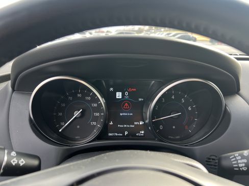 Used 2019 Jaguar F-PACE Premium image 21