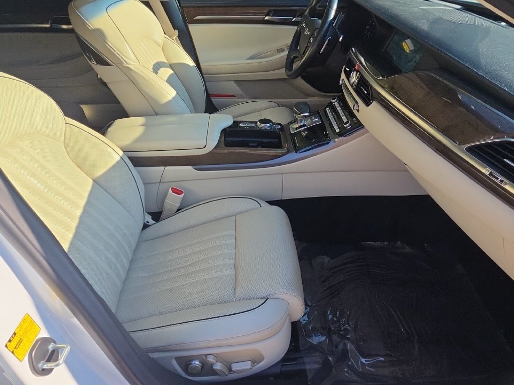 Used 2017 Genesis G90 3.3T Premium RWD image 18